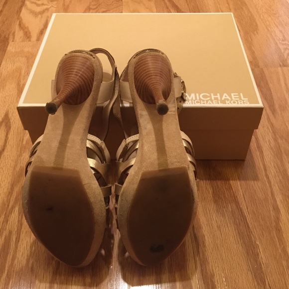 Michael Michael Kors Artisan Cross Strap - Picture 3 of 4