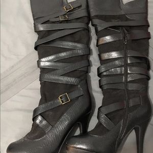 ⭐️PRICE LOWERED⭐️ Black Boots