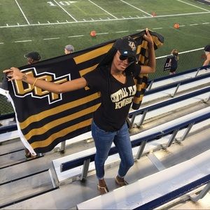 Meet your Posher, Whitney