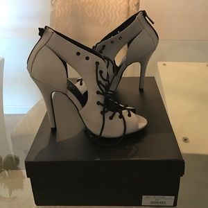 Never worn shoe cult by nasty gal