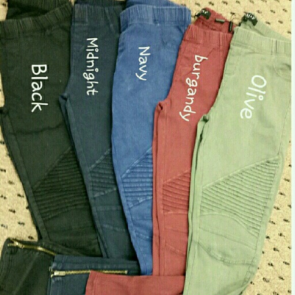 @mirellee     Black size large