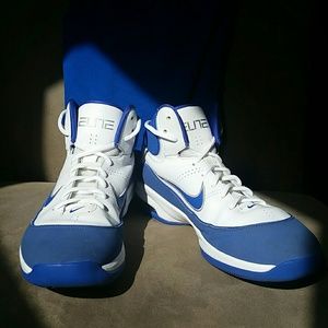 NIKE Elite Sneakers