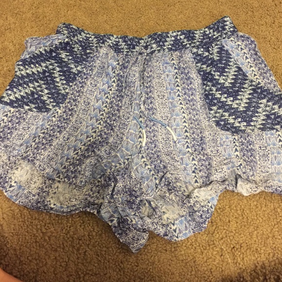 Blue patterned flowy shorts
