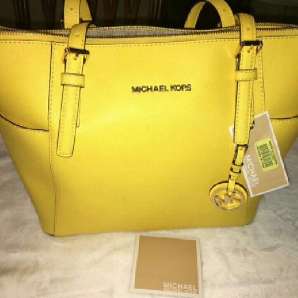 AUT?NTIC MICHAEL KORS beautiful Jellow