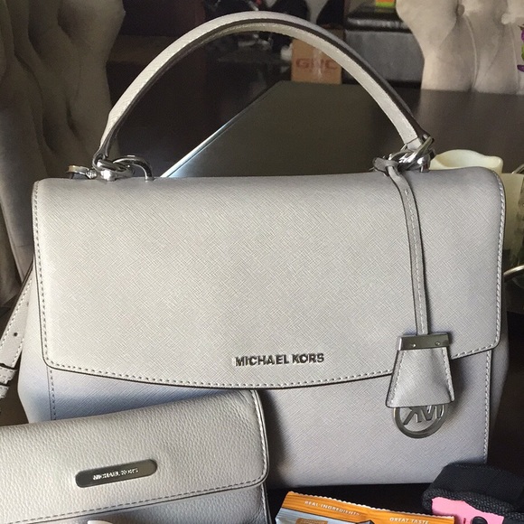 Michael Kors Medium Ava + MK Fox Fur Keychain