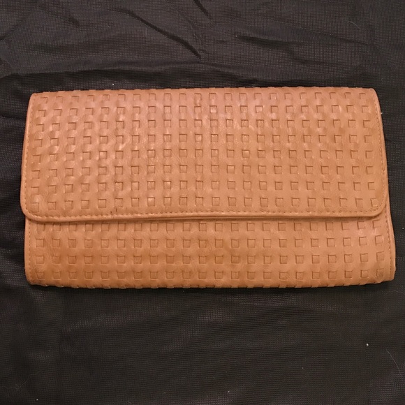 Urban Expressions weaved clutch