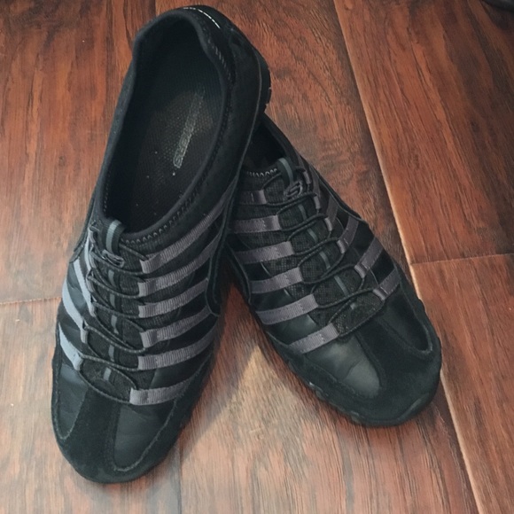Black Skechers 8.5