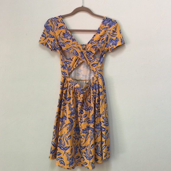 Cute Skater Dress w/ Back cut-out - Picture 2 of 4