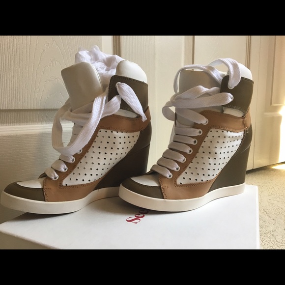 Like new wedged shoes