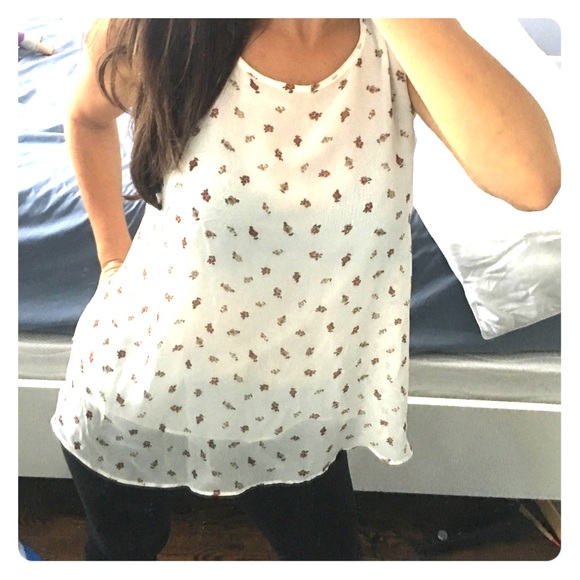 Forever 21 Tops - ⭐️Final Price⭐️Beautiful  flower top!