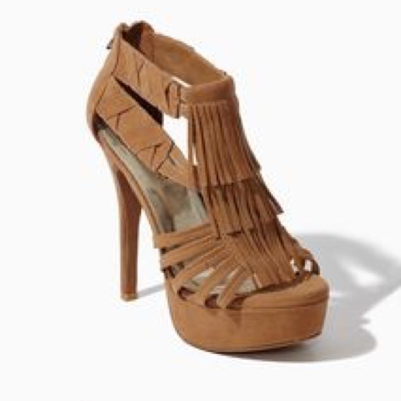NWOT Camel Fringe Heels