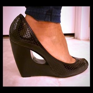 🌟ITS A STEAL👠BCBGIRLS Black Wedges GREAT DEAL