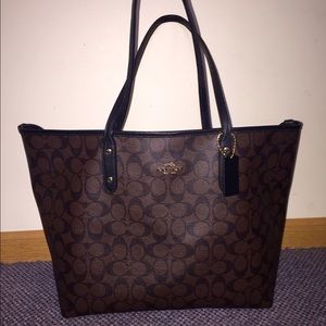 ~ Medium/Large Coach Tote Bag ~