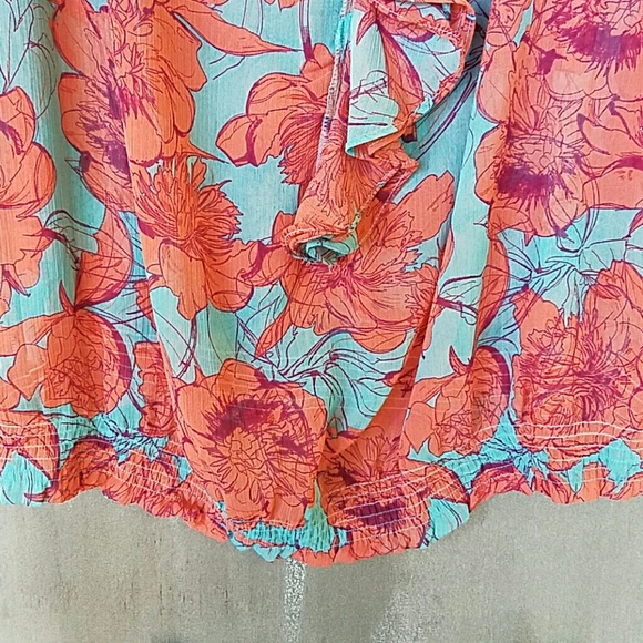 Plus Size Top - Picture 4 of 4