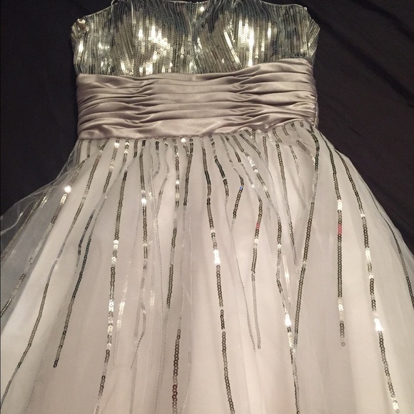 Mini cocktail dress white & silver w/ sequins