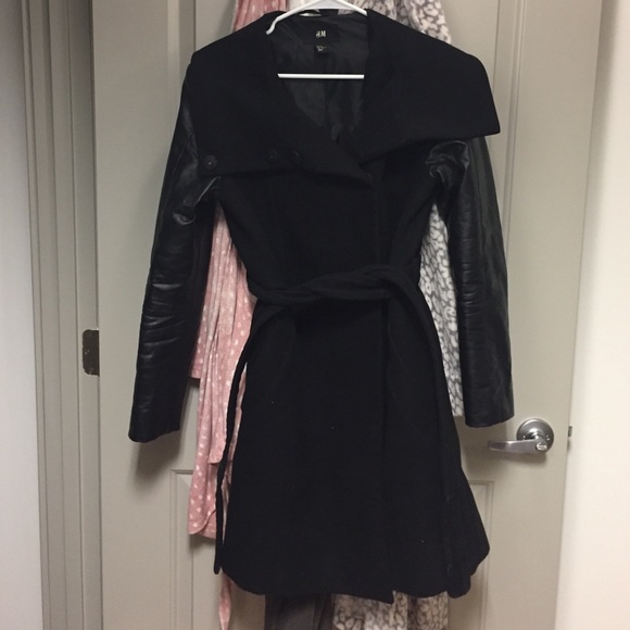 Peacoat with leather sleeves