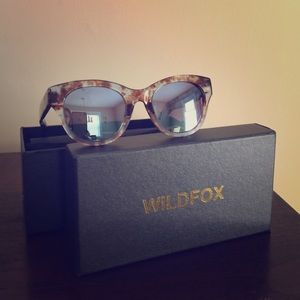 WILDFOX Monroe!  Brand new! Tortoise/blue mirror
