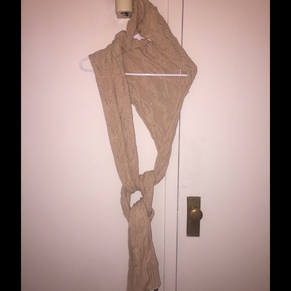 Hooded knit scarf