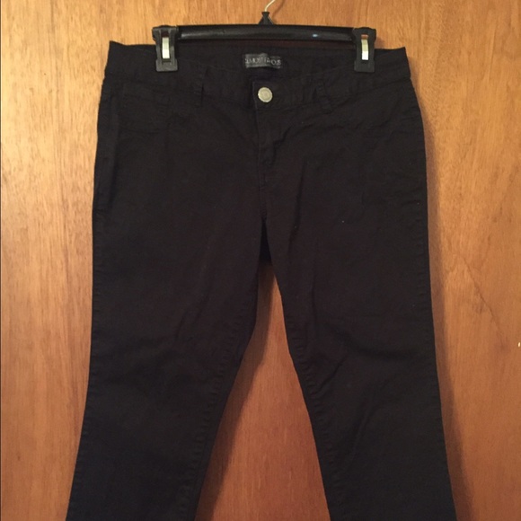 Black capris