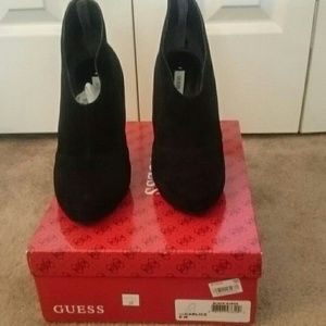 Guess black suede back zipper booties.
