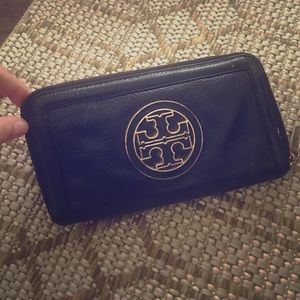 Tory Butch wallet