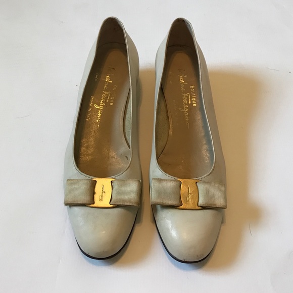 Salvatore Ferragamo Shoes - Salvatore Ferragamo Vara Bow Ivory Heels 8 1/2 8.5 Salvatore Ferragamo Shoes - Salvatore Ferragamo Vara Bow Ivory Heels 8 1/2 8.5