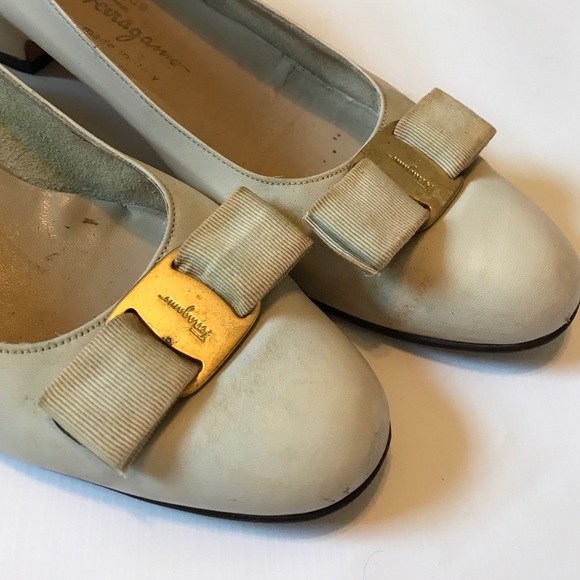 Salvatore Ferragamo Shoes - Salvatore Ferragamo Vara Bow Ivory Heels 8 1/2 8.5 Salvatore Ferragamo Shoes - Salvatore Ferragamo Vara Bow Ivory Heels 8 1/2 8.5