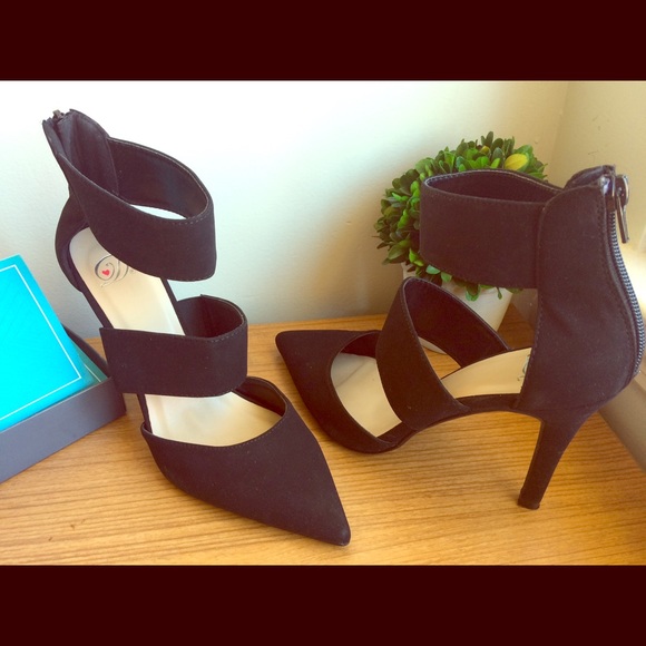 Pointy Toe Strappy Heels