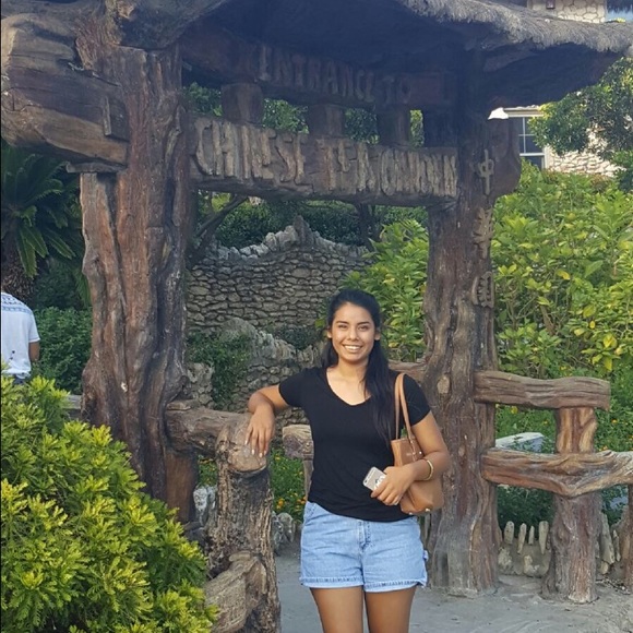 Meet your Posher, Veronica - Picture 2 of 3