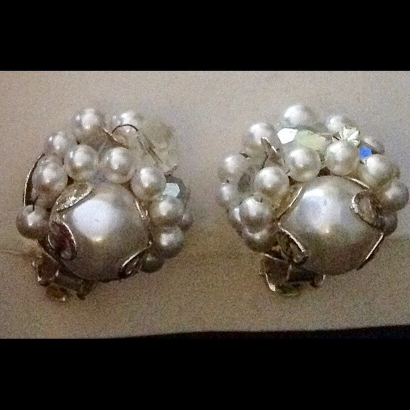 50's Vintage Vendome style Cream Clip-on earrings