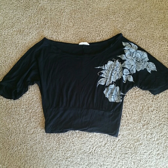 Cute Off the shoulder Crop top