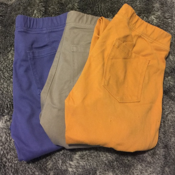 BUNDLE. 3 UNIQLO Legging Pants
