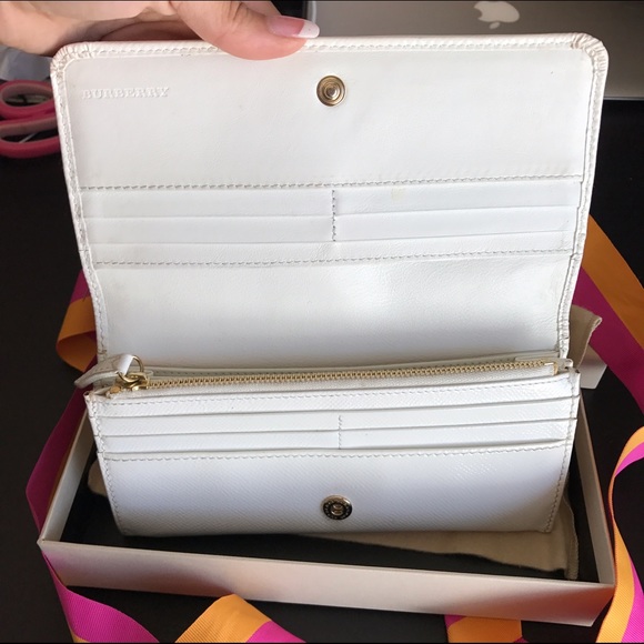 Burberry white leather wallet - Picture 2 of 4