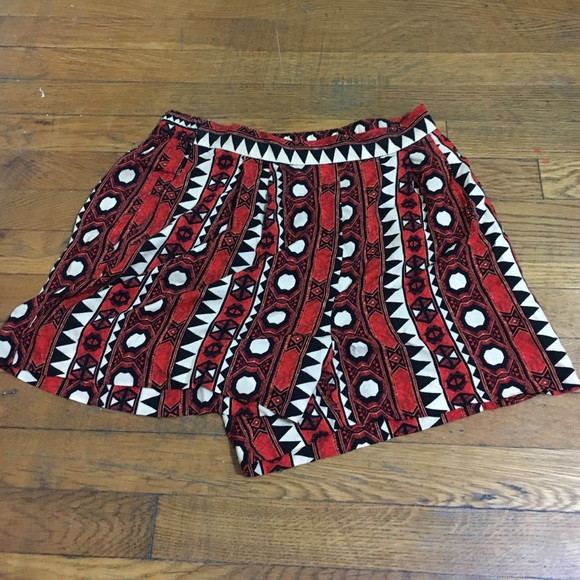 Tribal print shorts ✨