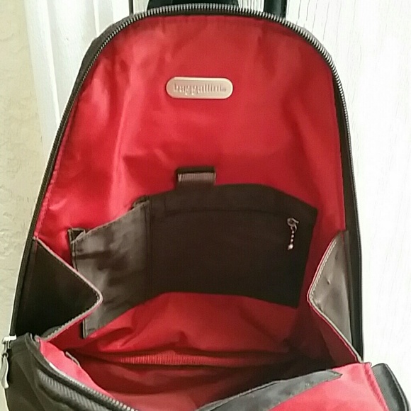 Baggallini urban backpack