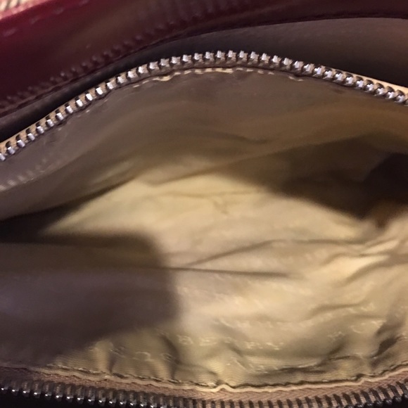Additional pic Burberry of torn seam