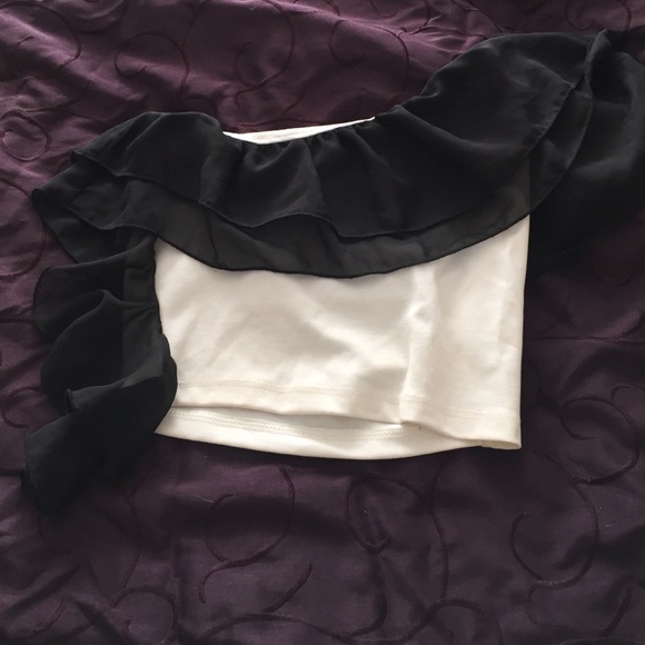 Black and white ruffle crop top