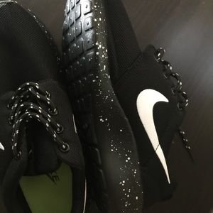 Black with white spec Roshi Tun Nike - New 7.5