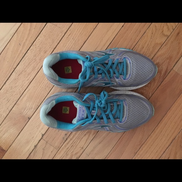 Preowned Brooks Adrenaline size 8 1/2 - Picture 1 of 3