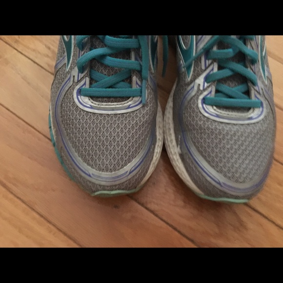 Preowned Brooks Adrenaline size 8 1/2 - Picture 2 of 3