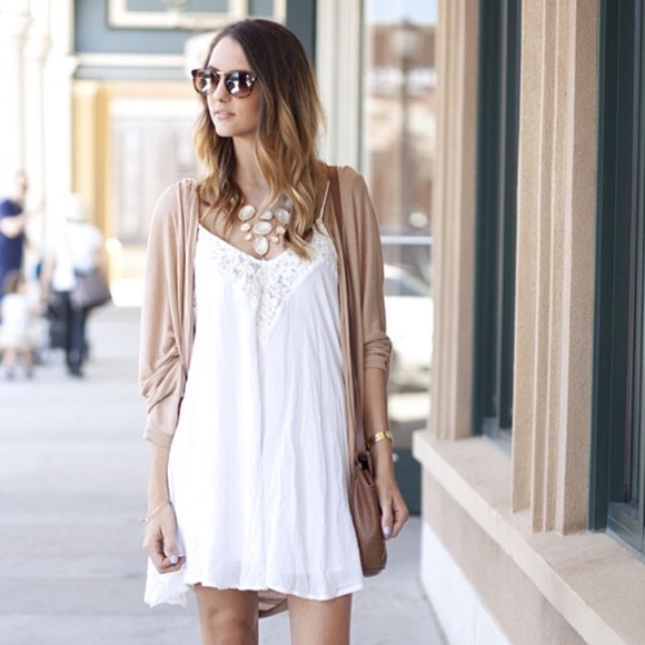White LF dress with lace details - Picture 4 of 4