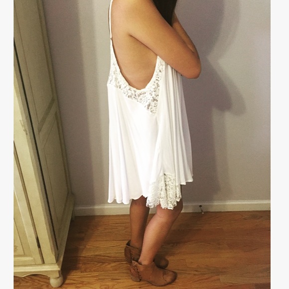 White LF dress with lace details - Picture 3 of 4