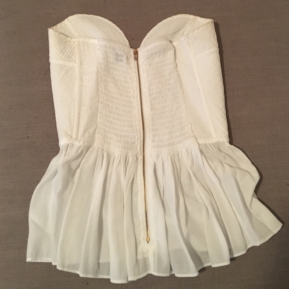 Tobi White Peplum Top - Picture 2 of 3