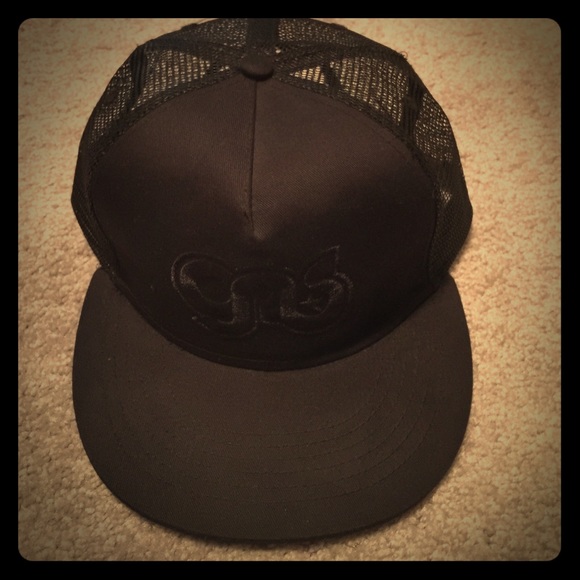 LIKE NEW. Black SnapbackHat