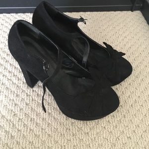 MARY JANE PLATFORM HEELS WITH BOW