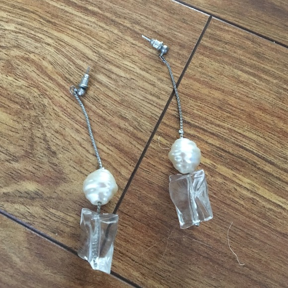 Earrings - Picture 1 of 2