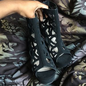 Suede black heart-shaped wedges size 6