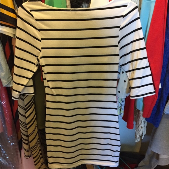 1/4 sleeve dress - Picture 2 of 3