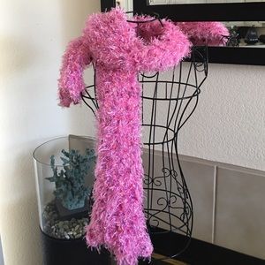 💖💖NWOT Super cute fuzzy and soft pink scarf💖💖
