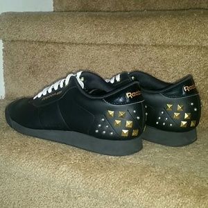 BRAND New! Only worn once!